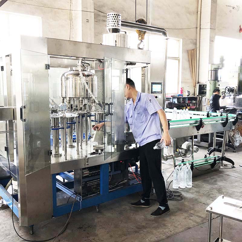 Mineral water filling machine 